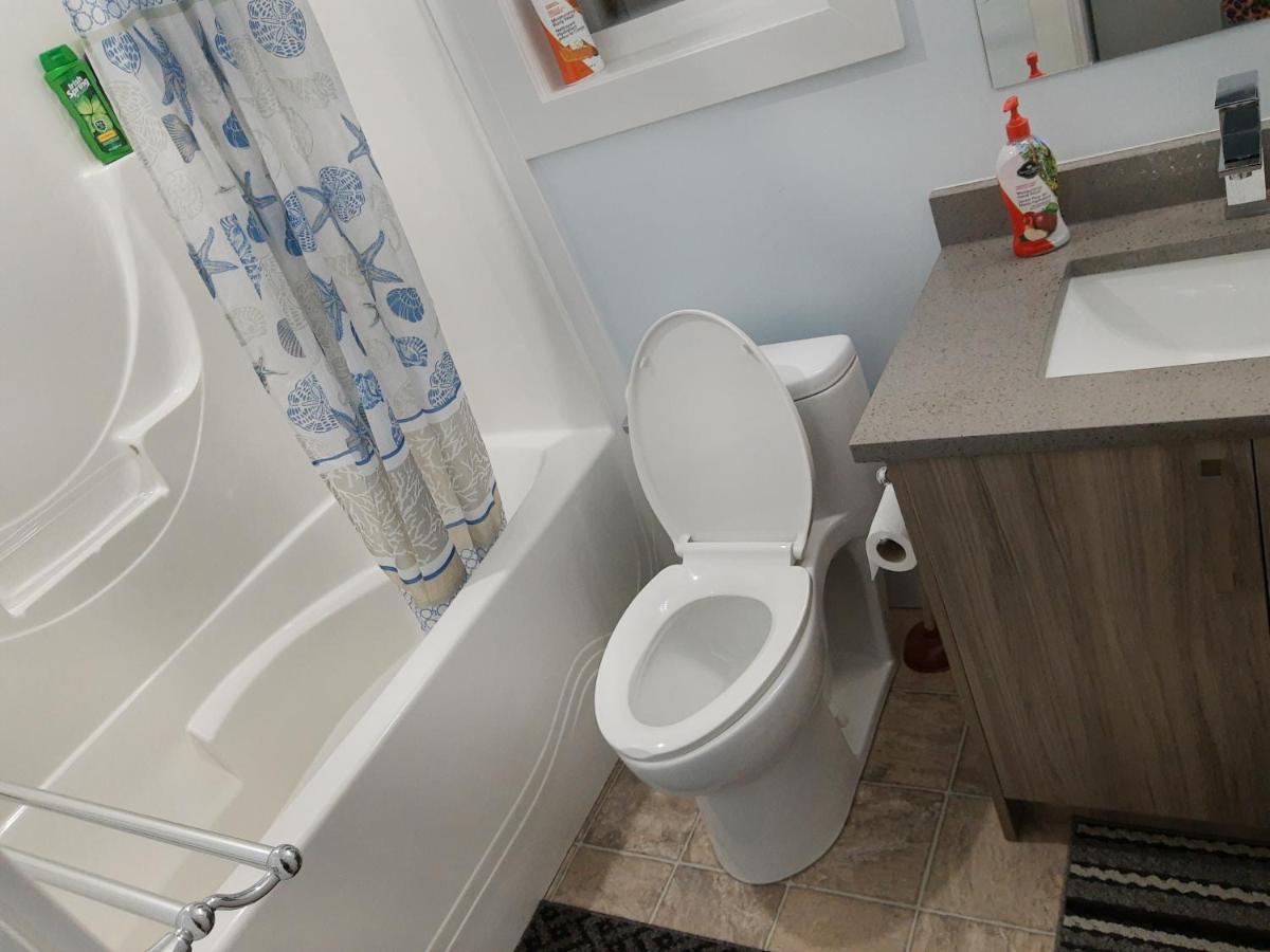 Guest Suite Private Retreat For 2 Guests With Ac - 4 Units Available Abbotsford Exterior photo