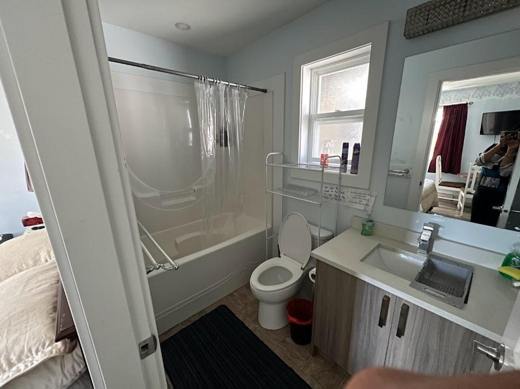 Guest Suite Private Retreat For 2 Guests With Ac - 4 Units Available Abbotsford Exterior photo